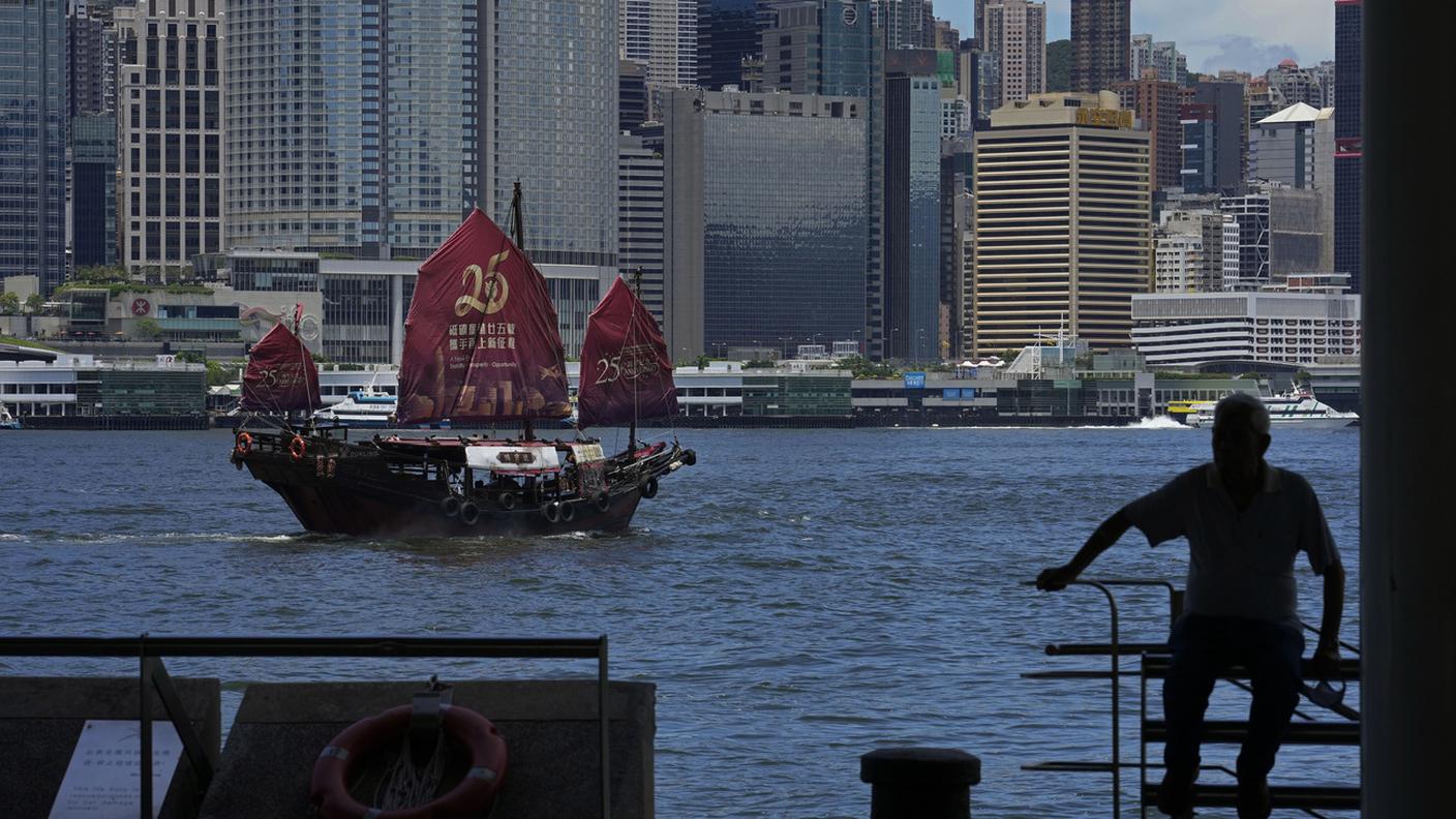 Hong Kong ormai veleggia al primo posto, con la Svizzera