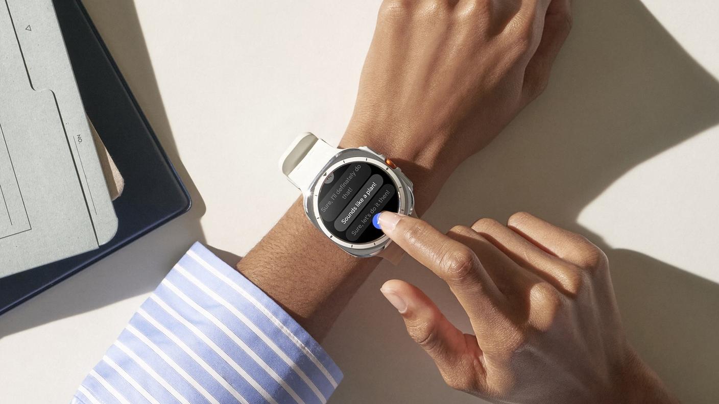 Uno smartwatch Samsung: per alcuni anni, quadranti digitali scaricabili imitavano orologi del gruppo Swatch
