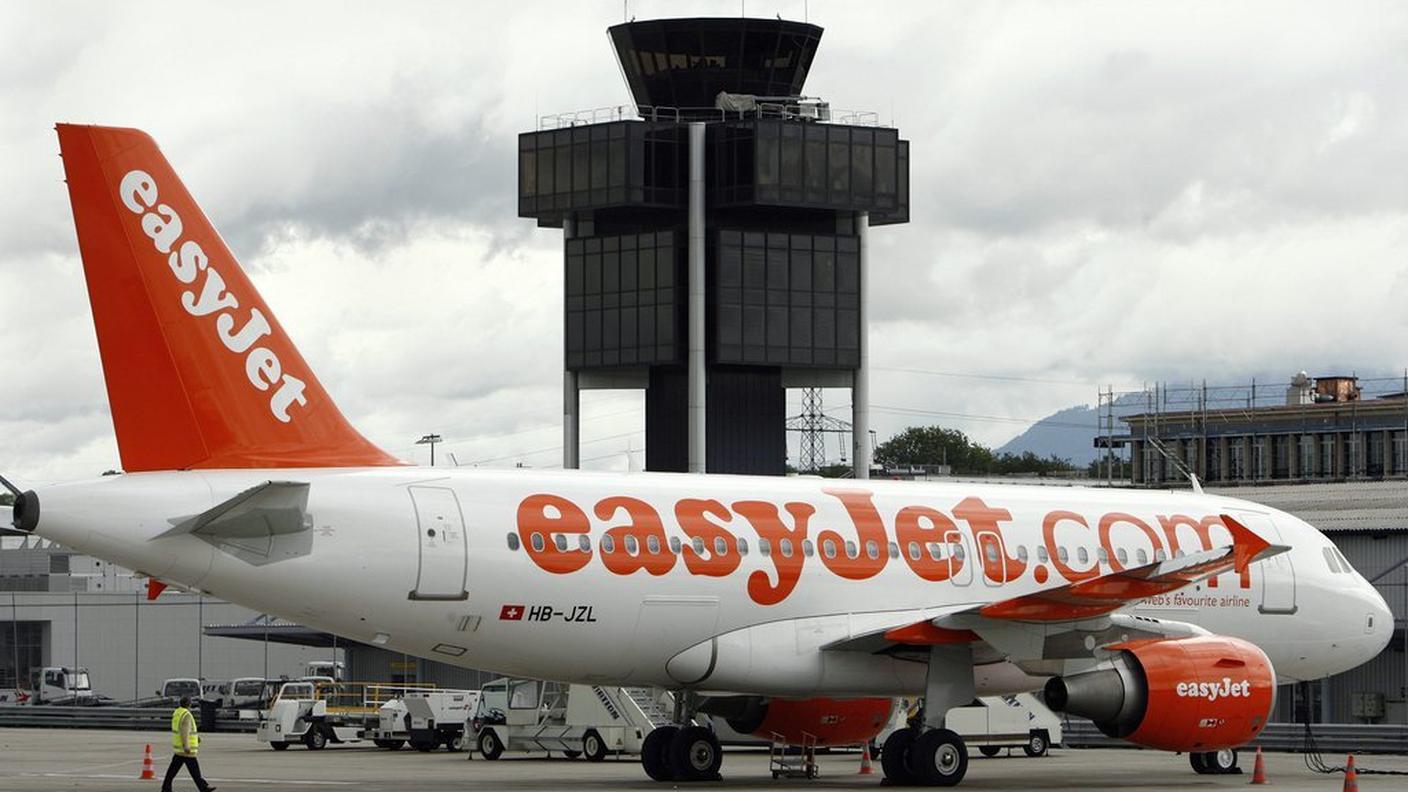Un aereo di EasyJet all'aeroporto di Cointrin