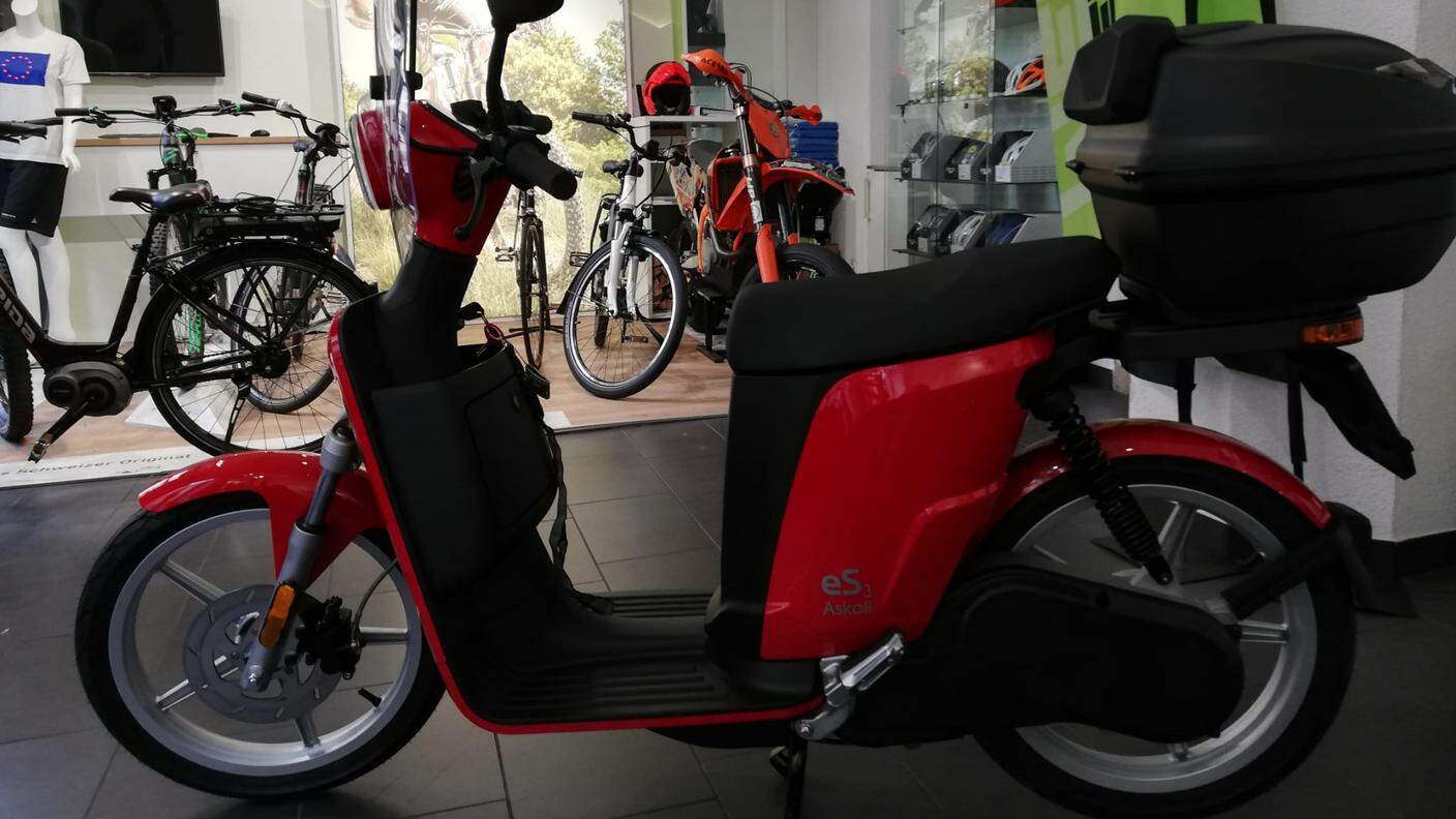 Sono andate bene nel 2021 le vendite di moto e scooter, anche elettrici, come l'Askoll es3