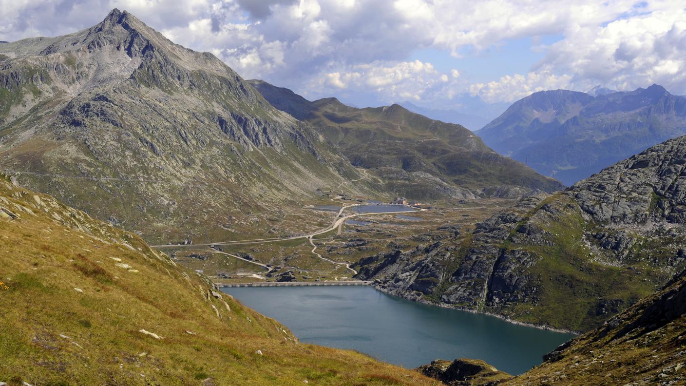 tp_passo_gottardo_montagna_lago_lucendro.jpg