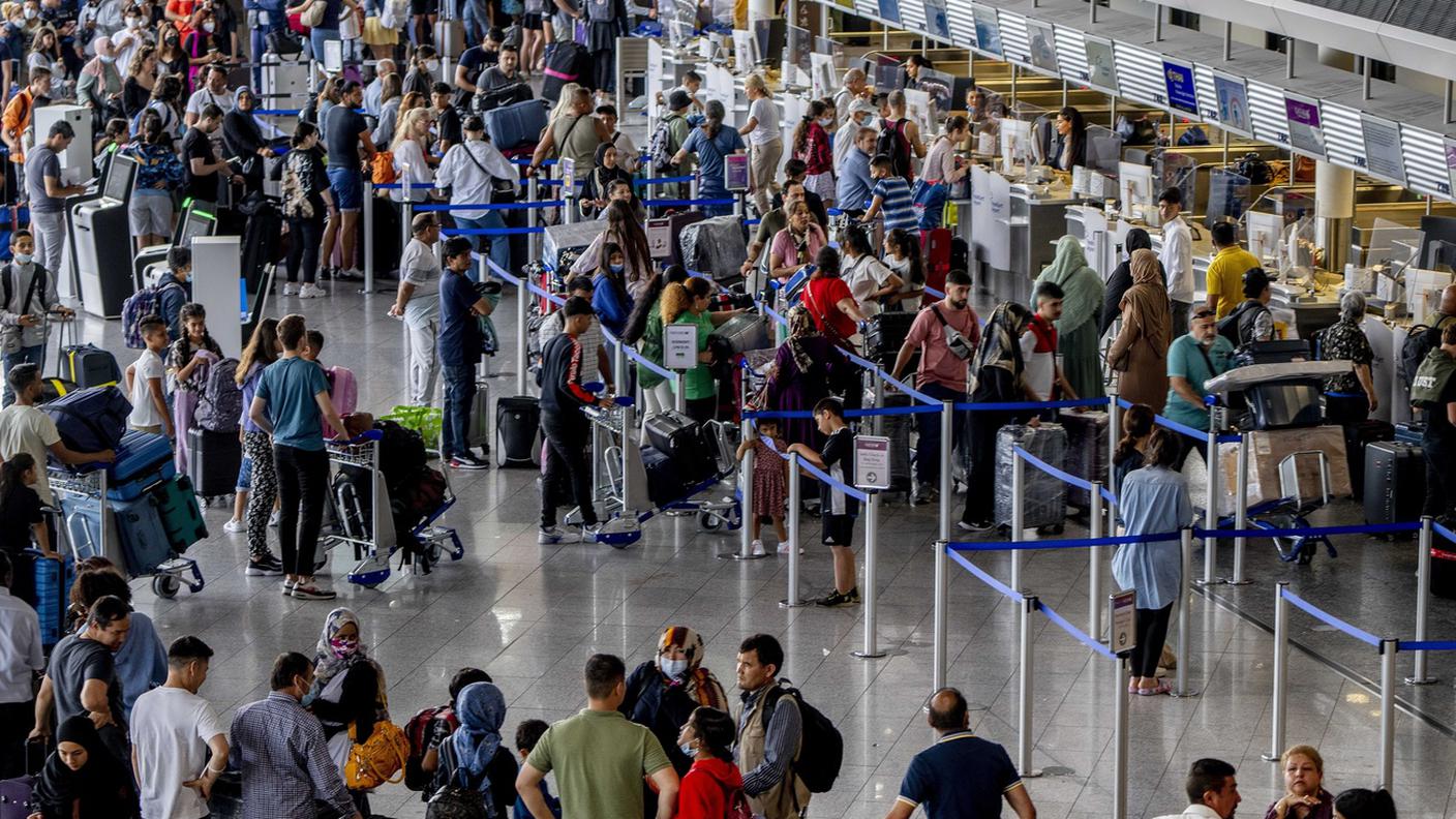 Il caos all'aeroporto di Francoforte mercoledì, a causa dello sciopero Lufthansa