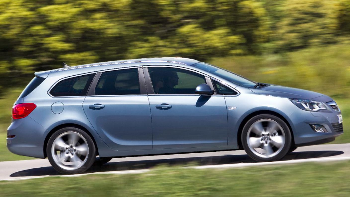 Opel-Astra-Sports-Tourer-265685-medium.jpg