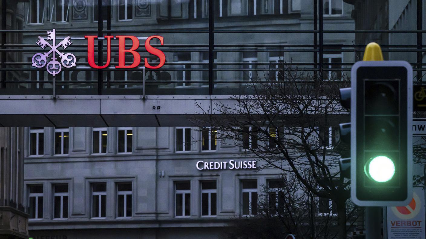 Reazioni contrastanti all'acquisizione di Credit Suisse da parte di UBS