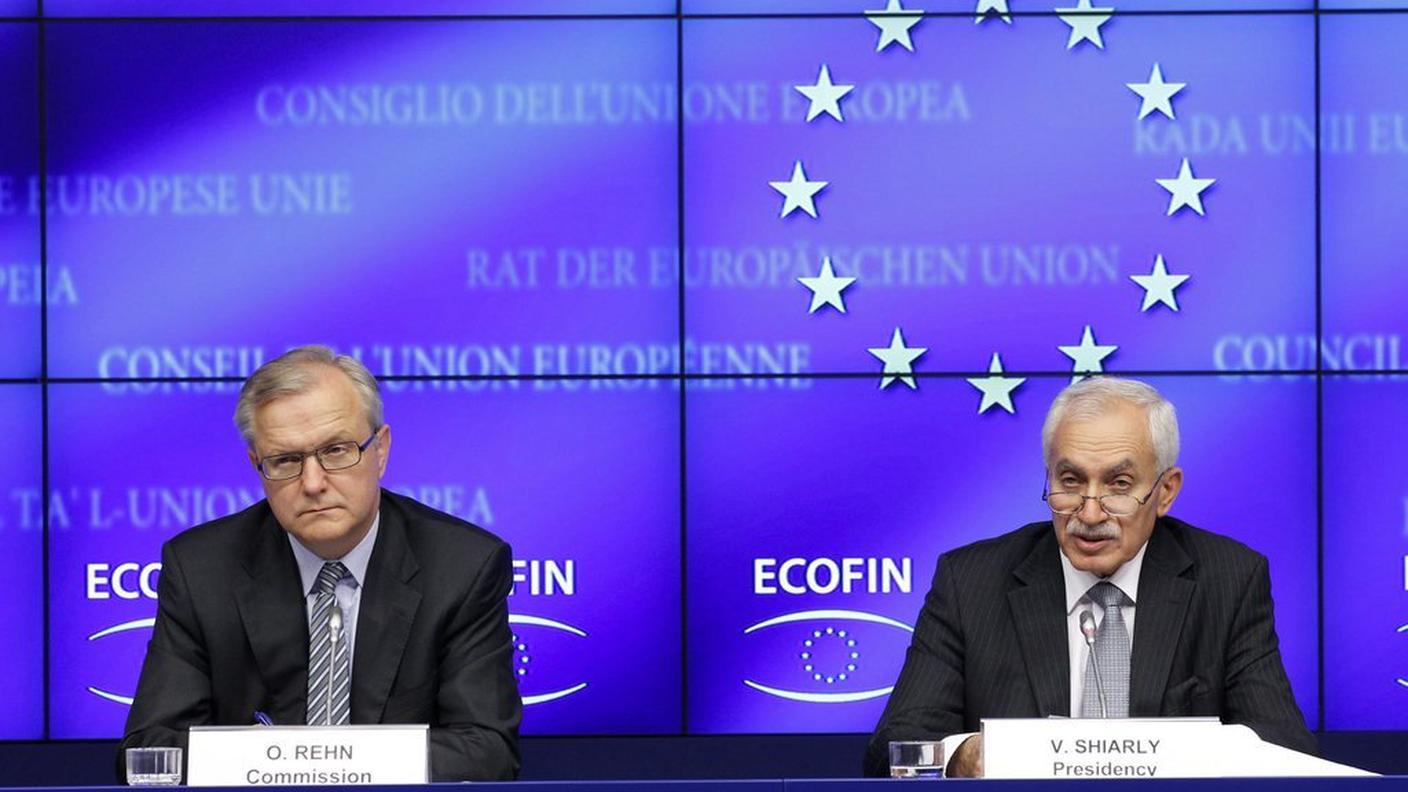 Il commissario Rehn e il ministro cipriota Shiarly in conferenza stampa