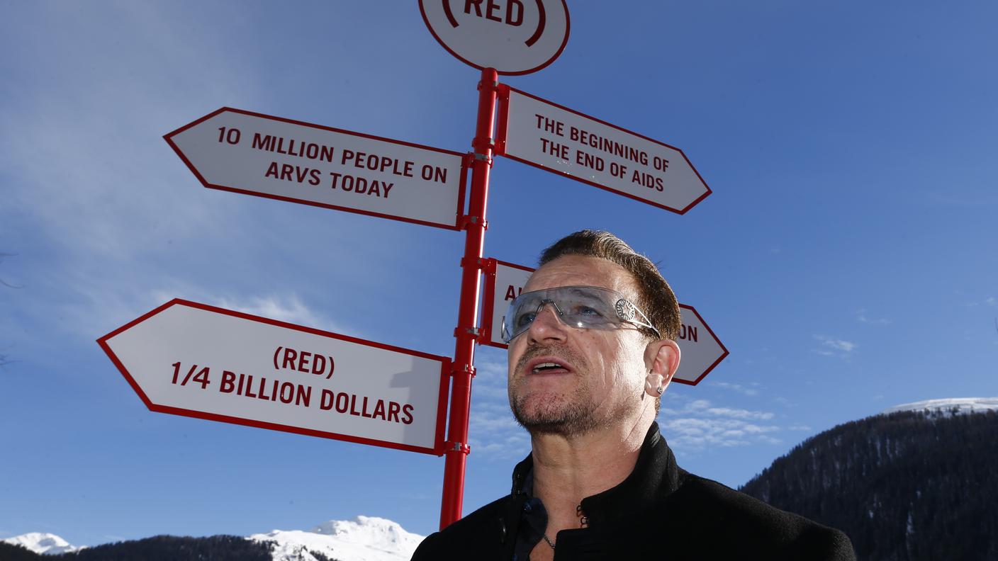 Bono a passeggio per Davos