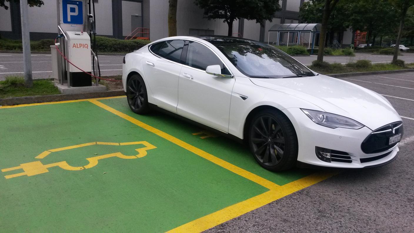 Tesla Model S P85
