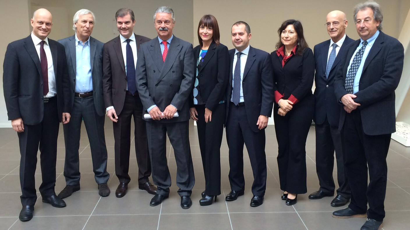 I protagonisti dell'incontro. Da sinistra: Andrea Mascetti, Giorgio Papa, Alberto Parma, Renato Boldini, Claudia Antonetti, Emanuele Poretti, Ilaria Cappelli, Stelio Pesciallo, René Chopard