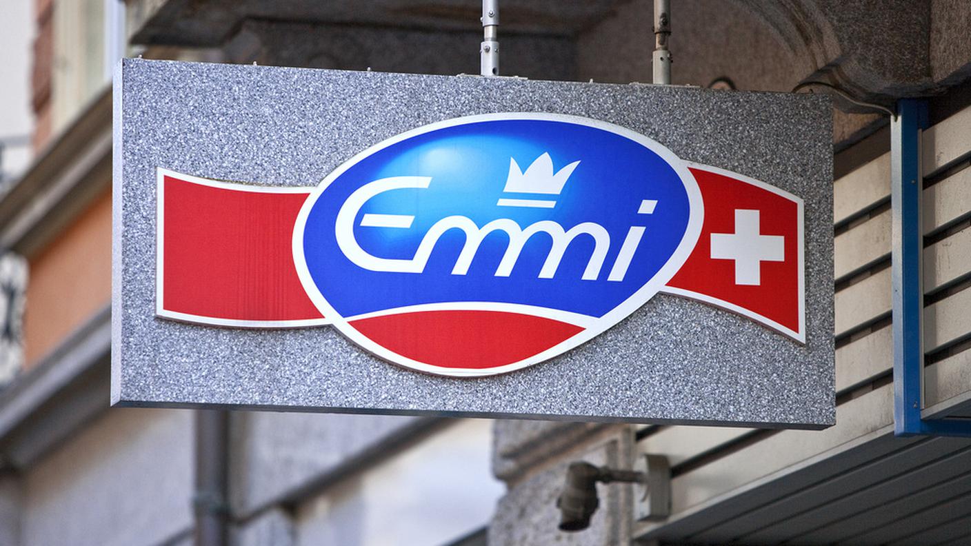 Il logo della Emmi all'ingresso della sede centrale di Lucerna