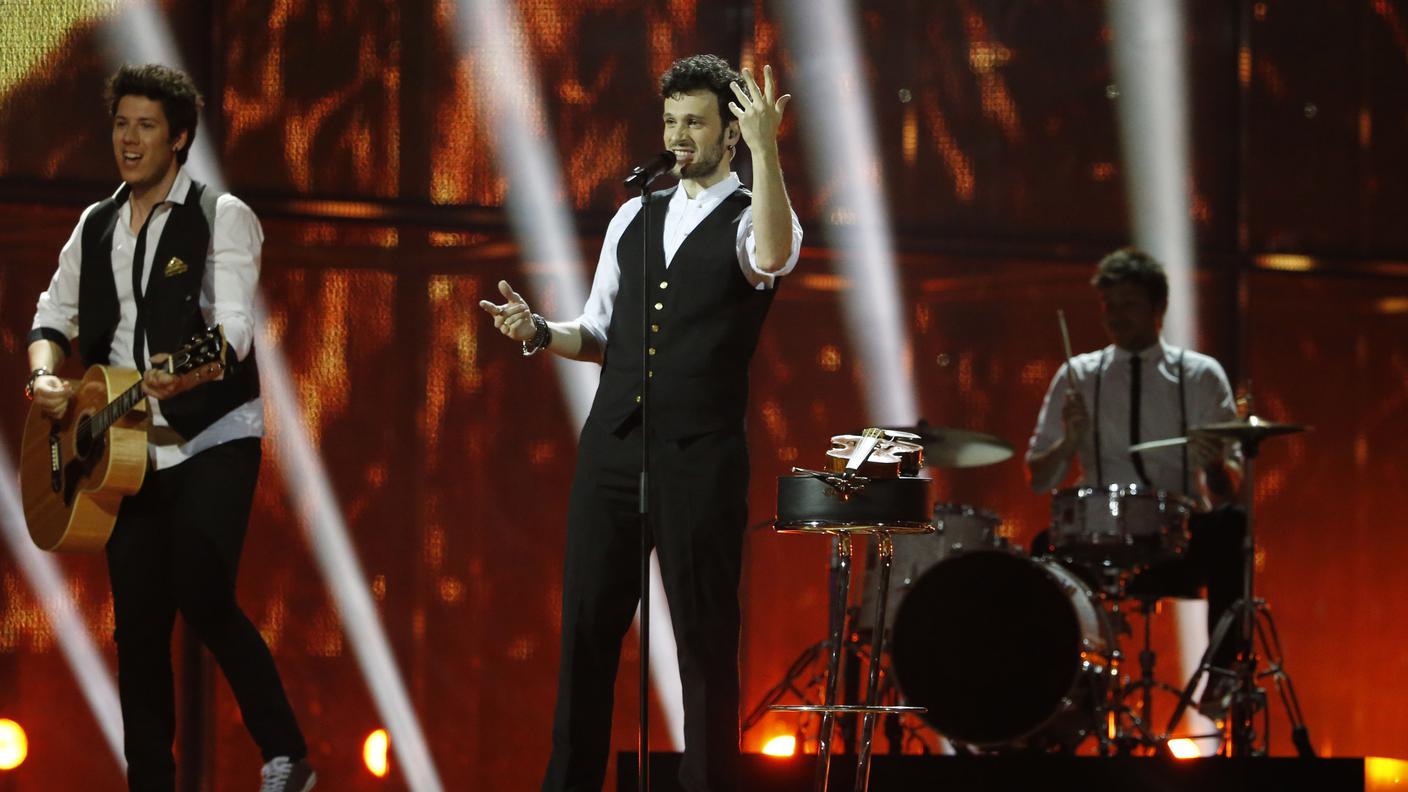 Sebalter porta la Svizzera in finale a Eurosong