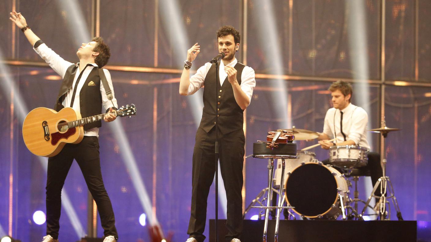 Sebalter porta la Svizzera in finale a Eurosong