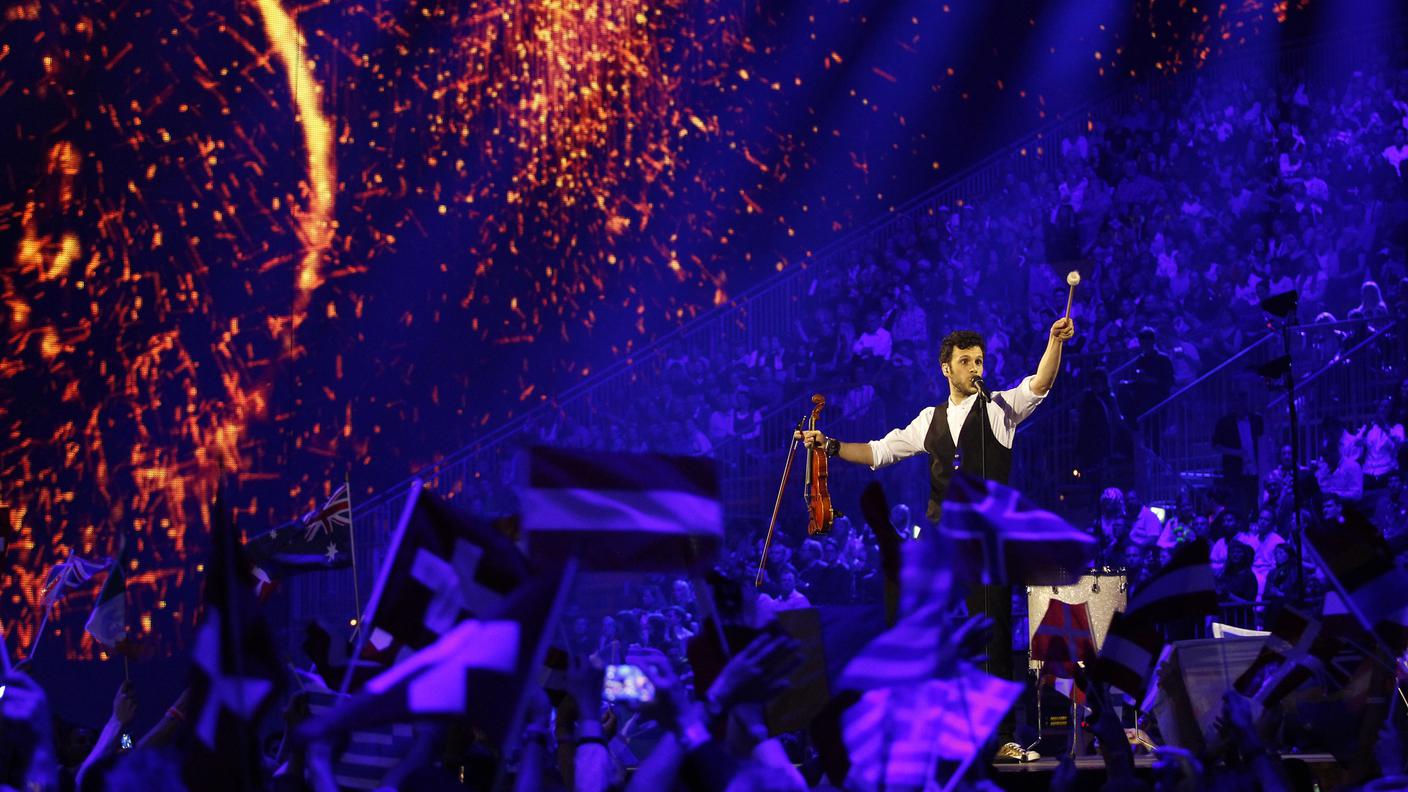 Sebalter porta la Svizzera in finale a Eurosong
