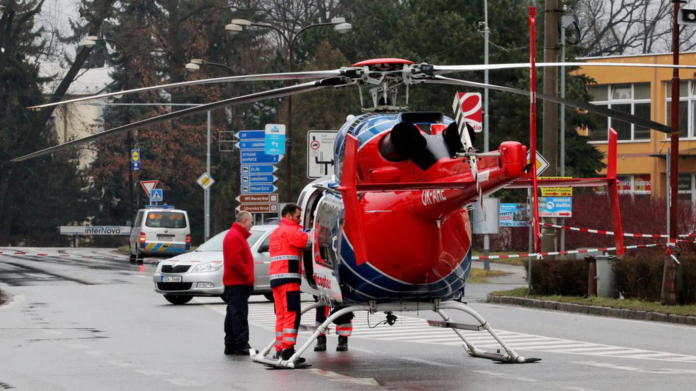 I feriti vengono evacuati