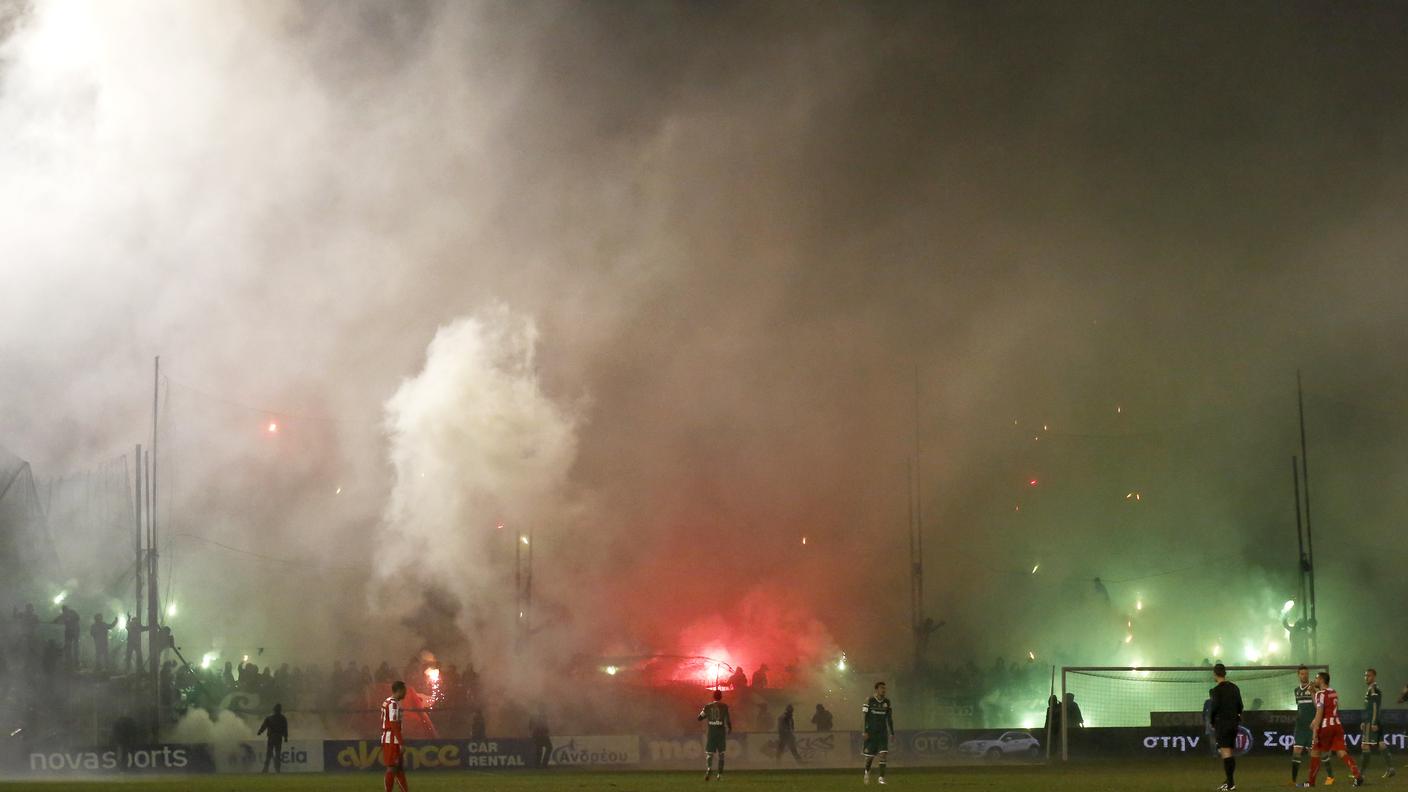 Scene di guerriglia domenica prima di Panathinaikos-Olympiakos