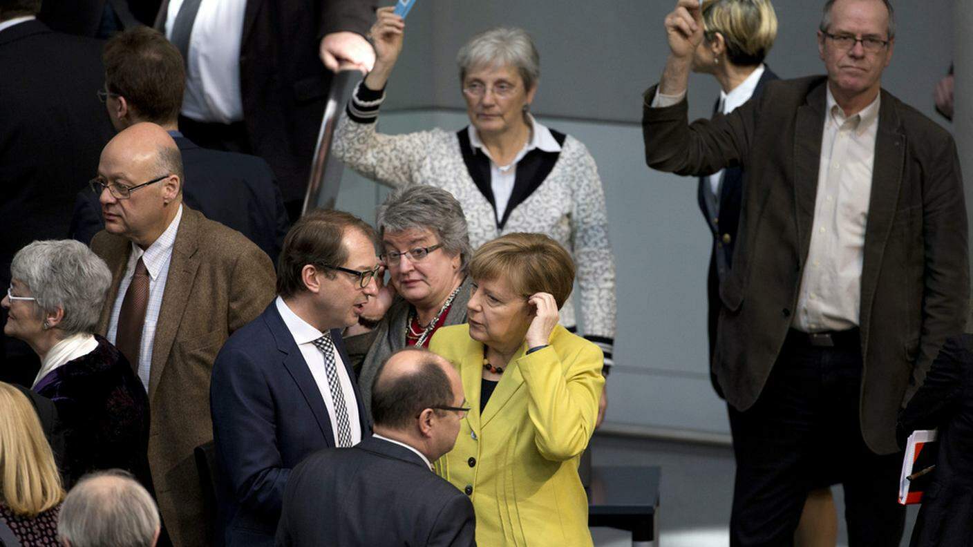 La cancelliera Merkel durante la procedura di voto 