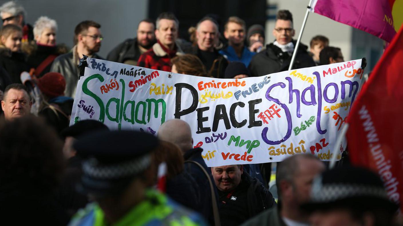Quasi 2'000 il corteo degli oppositori a Pegida
