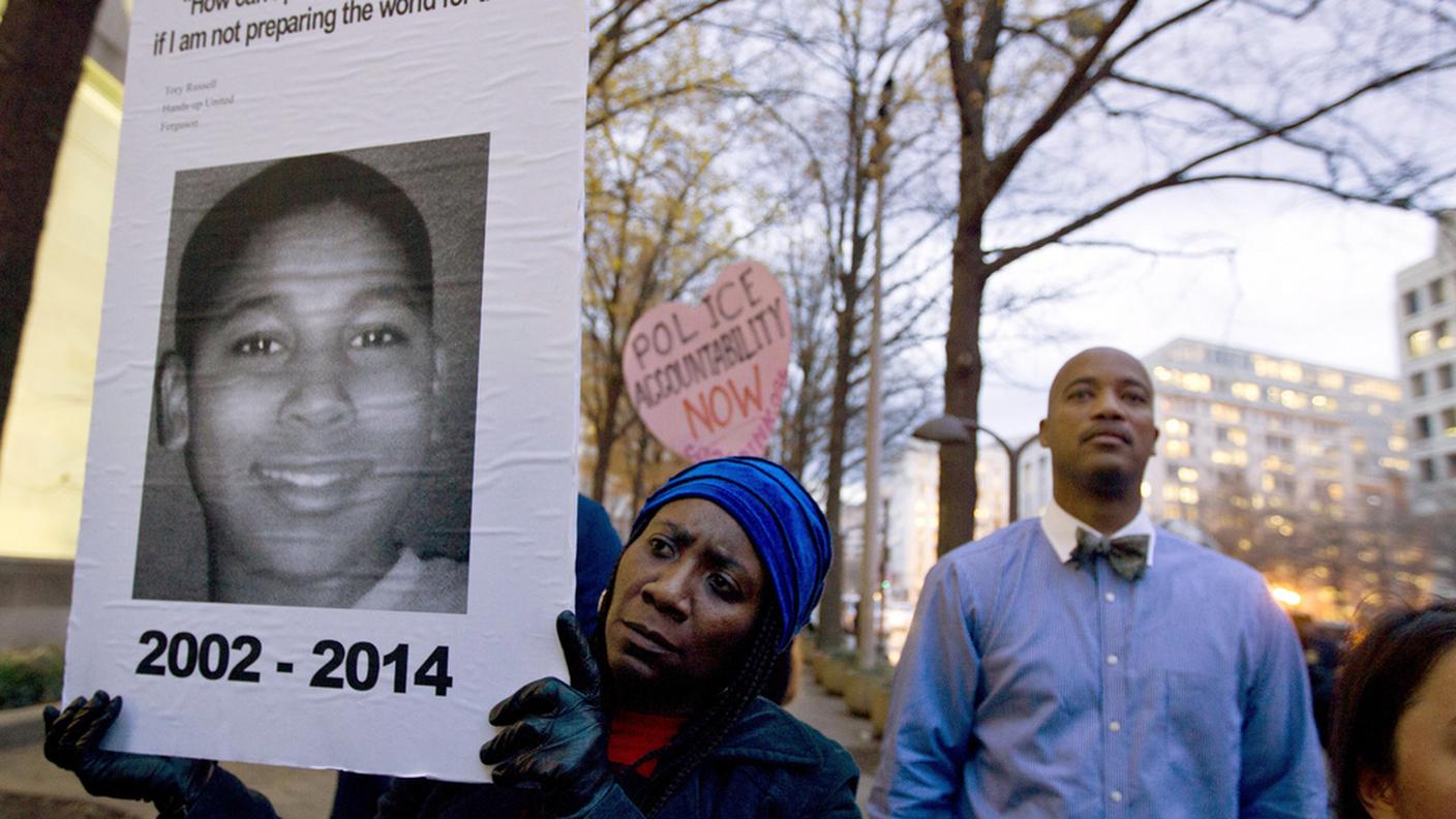 Michael Brown sul cartellone di una manifestante