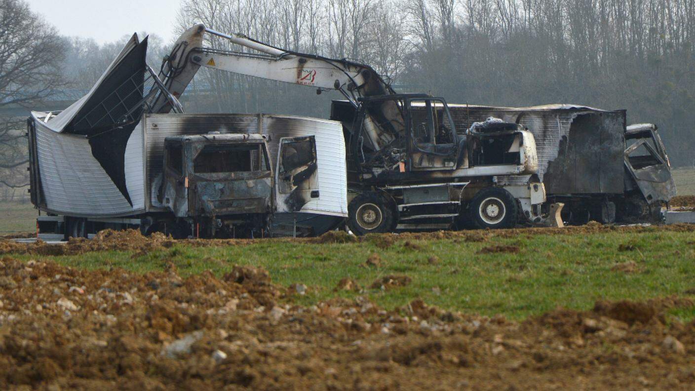 I furgoni sono stati dati alle fiamme vicino al luogo della rapina