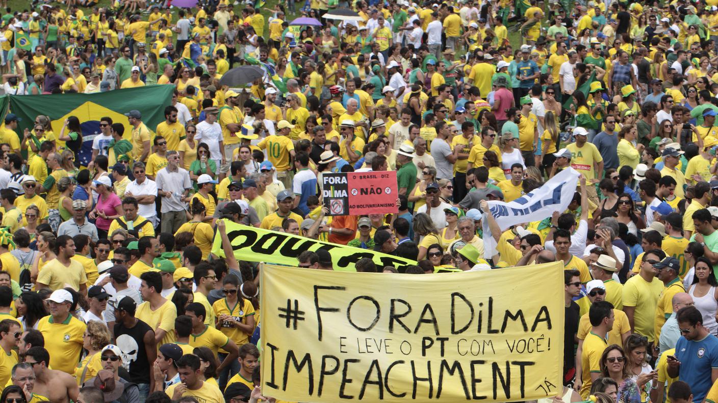 Brasilia, ''Fuori Dilma. E portati via il Partito dei lavoratori''