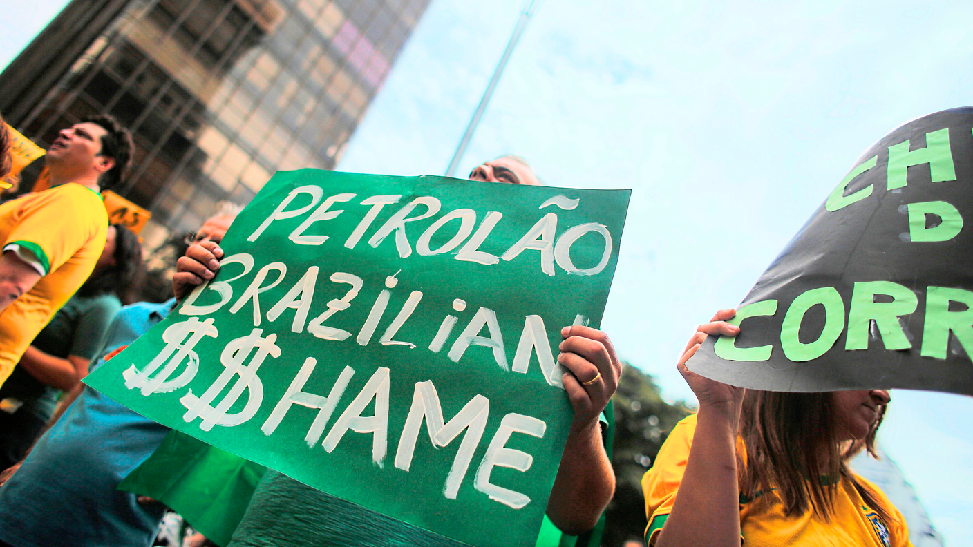Una manifestazione in Brasile per lo scandalo Petrobras