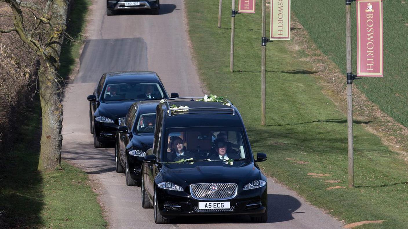 Il corteo funebre arriva a Bosworth 