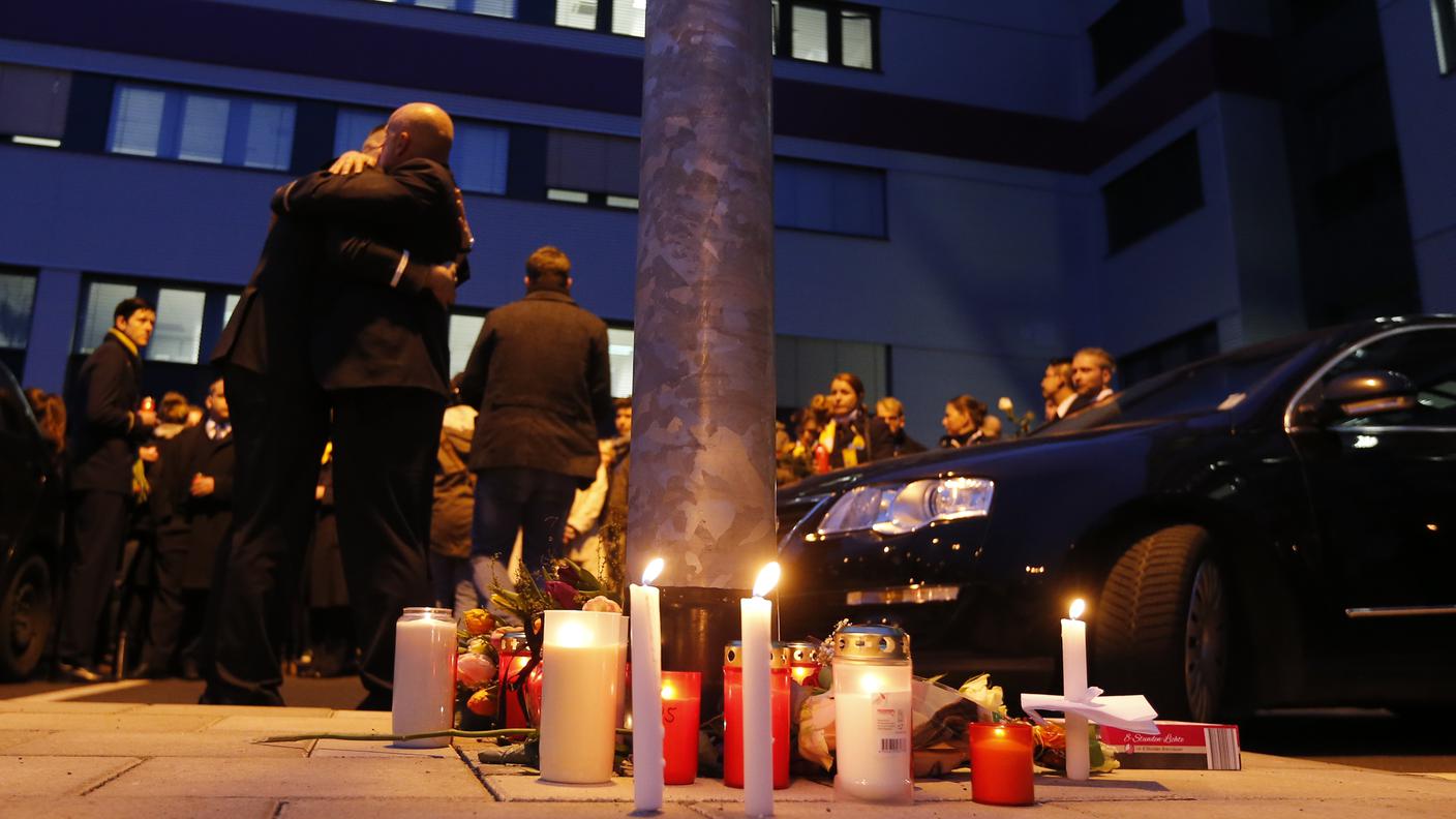 Lutto fra gli impiegati di Germanwings, qui sopra all'aeroporto di Colonia/Bonn