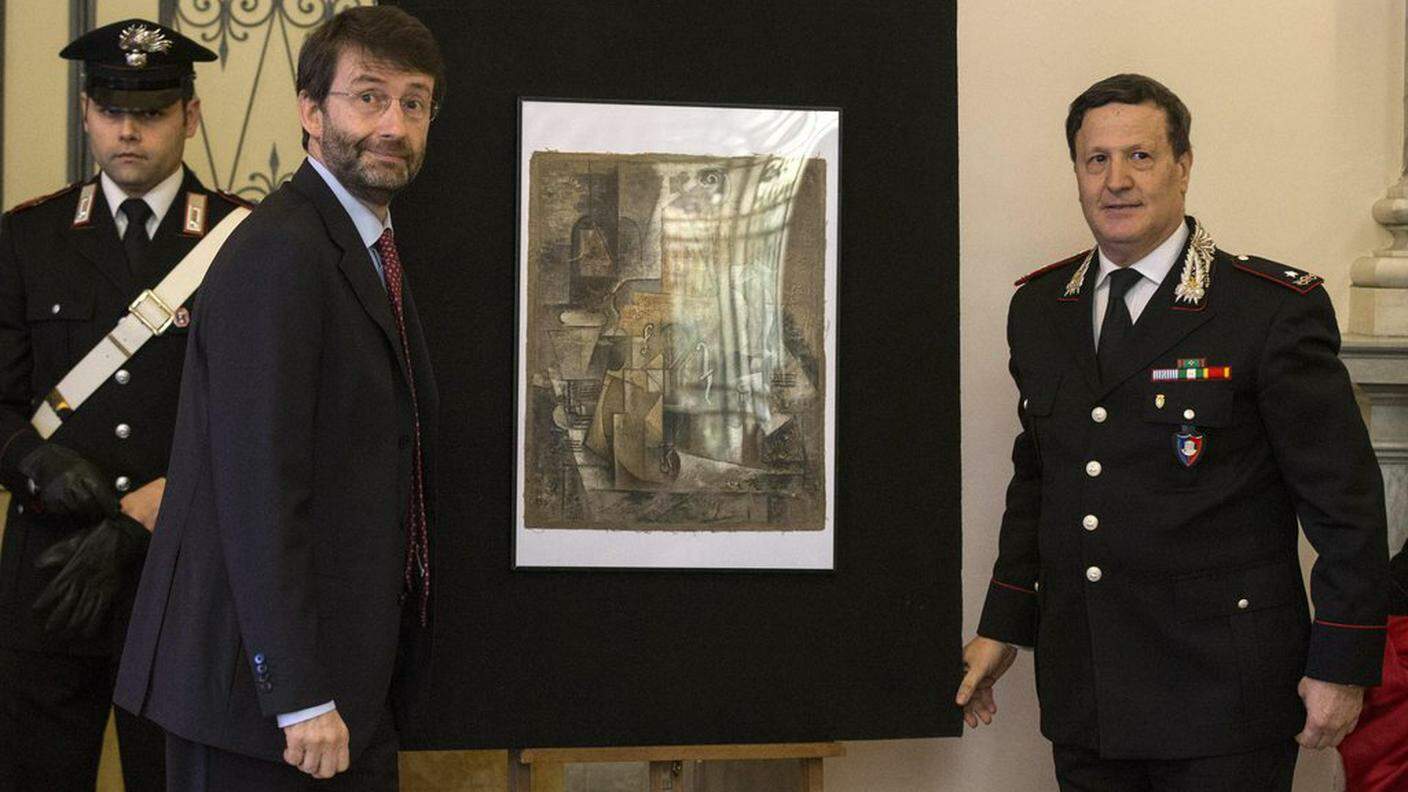 Il ministro Dario Franceschini e il generale Mariano Mossa con il Picasso