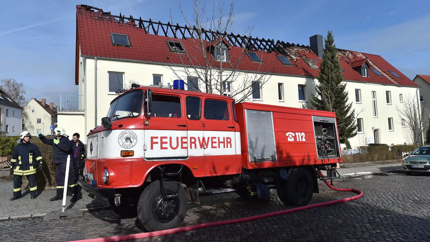 Ingenti i danni materiali. L'edificio non è al momento abitabile