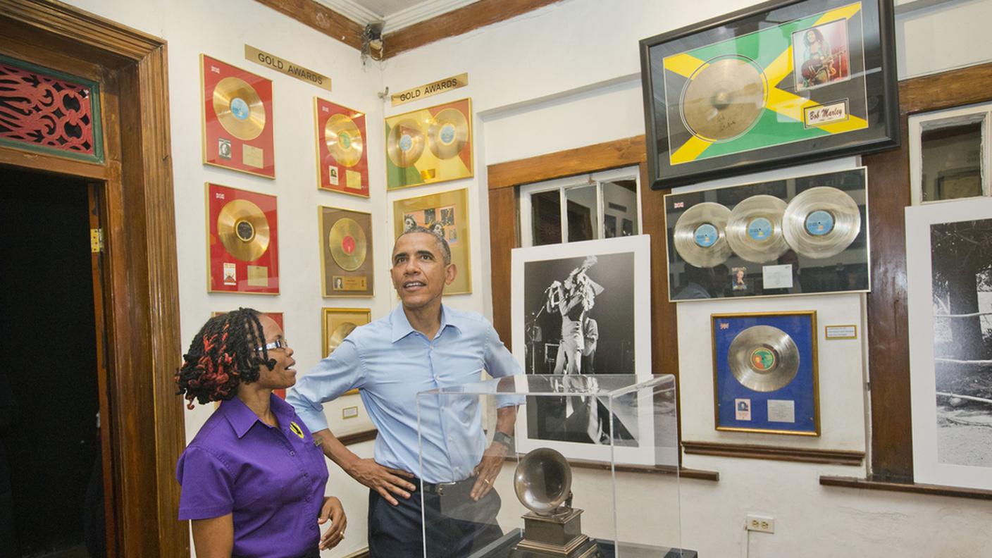Il presidente in una sala del museo dedicato a Bob Marley