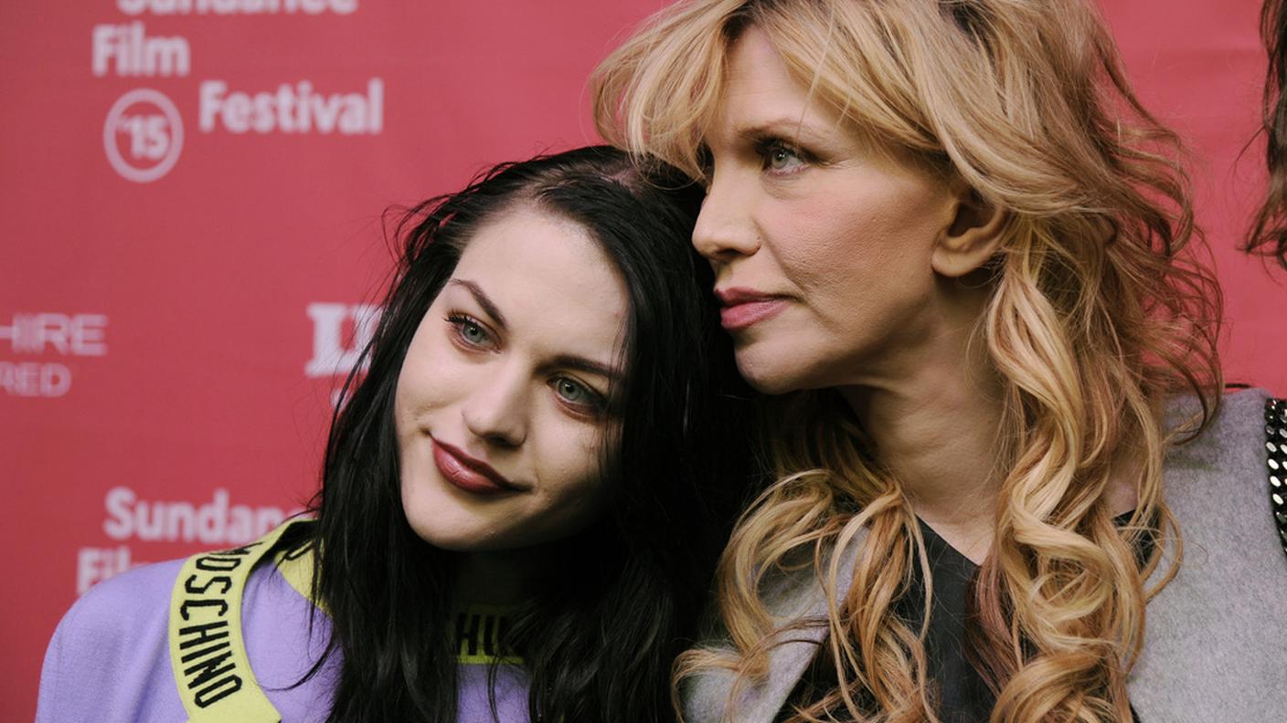 Frances Bean Cobain con la madre Courtney Love