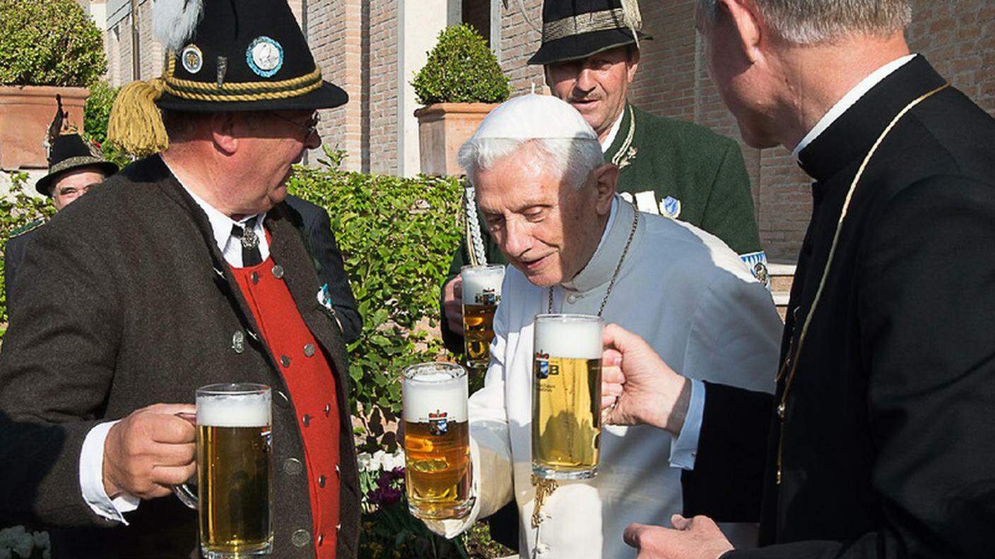 Ratzinger non ha disdegnato un boccale di birra bavarese
