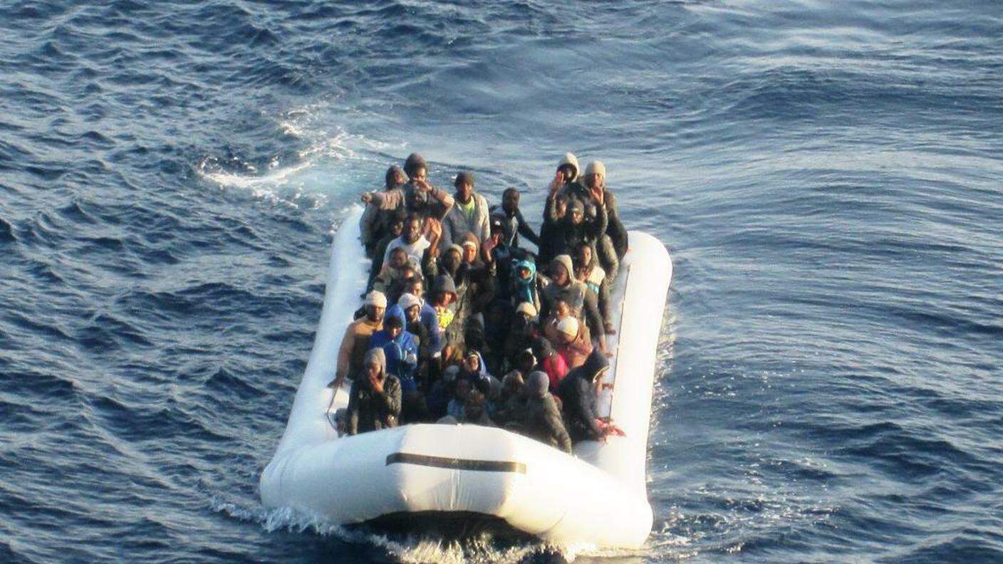 La guardia costiera italiana è intervenuta per portare in salvo i sopravvissuti