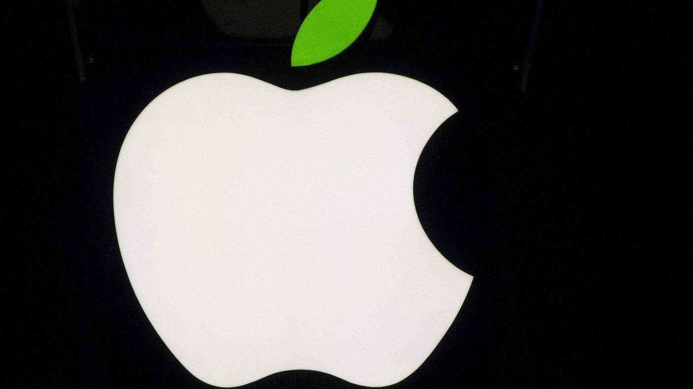Un tocco di verde nel logo di Apple in occasione della 45esima giornata della Terra