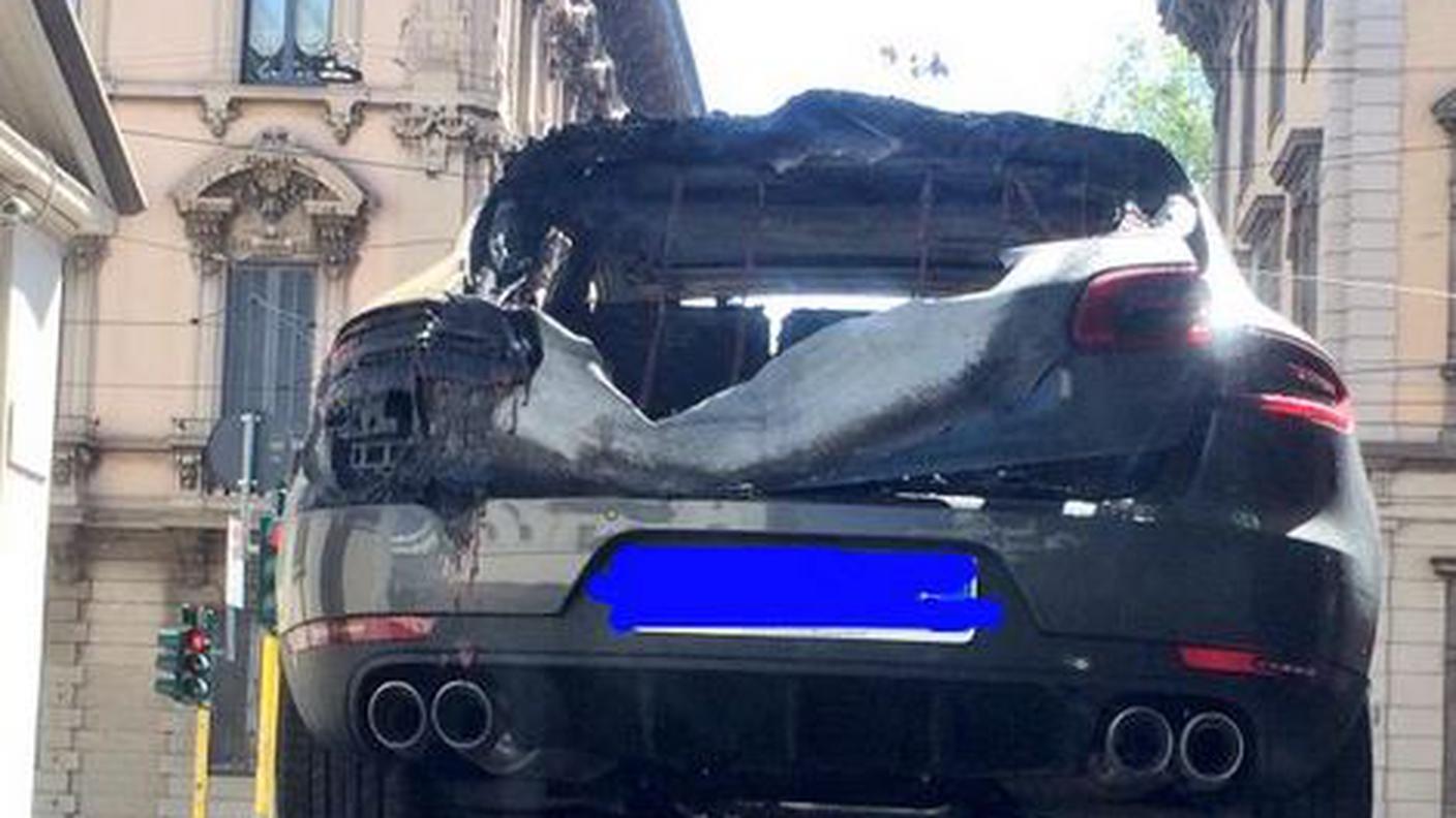 Diverse auto sono state date alle fiamme