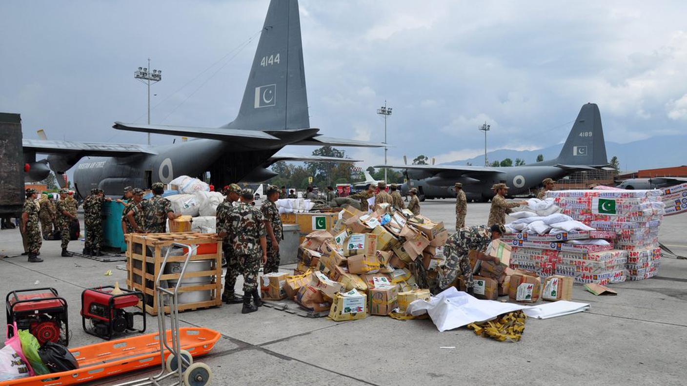 Aiuti in arrivo all'aeroporto della capitale nepalese