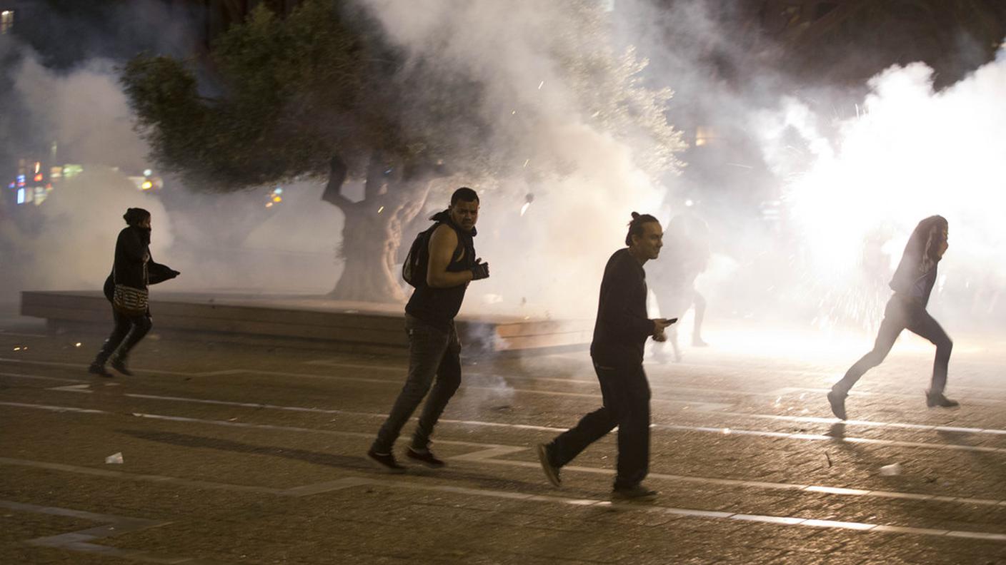 Manifestanti inferociti