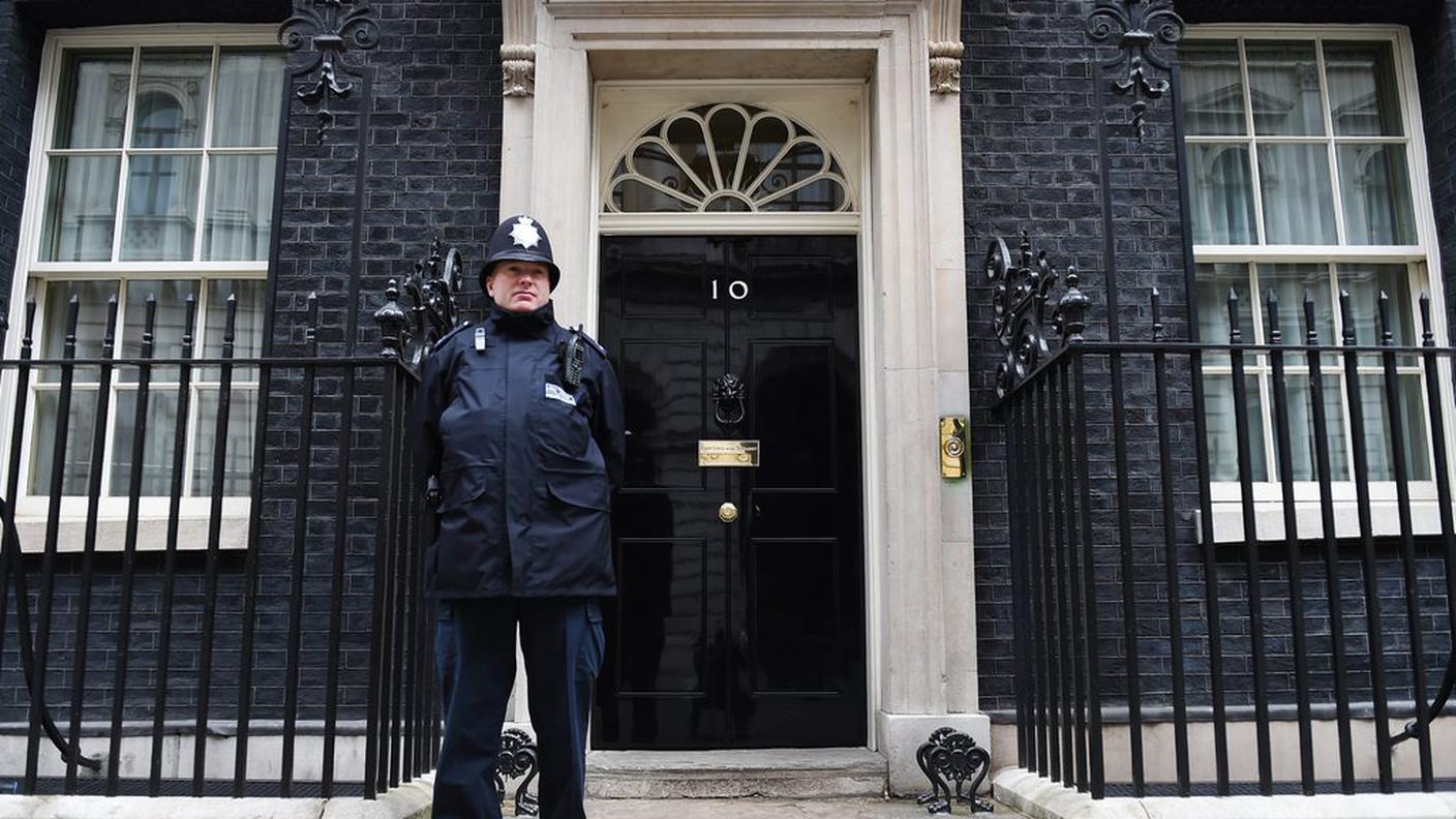 Gli analisti sono convinti che ci vorrà tempo per conoscere il volto del nuovo inquilino del numero 10 di Downing Street, residenza ufficiale del premier