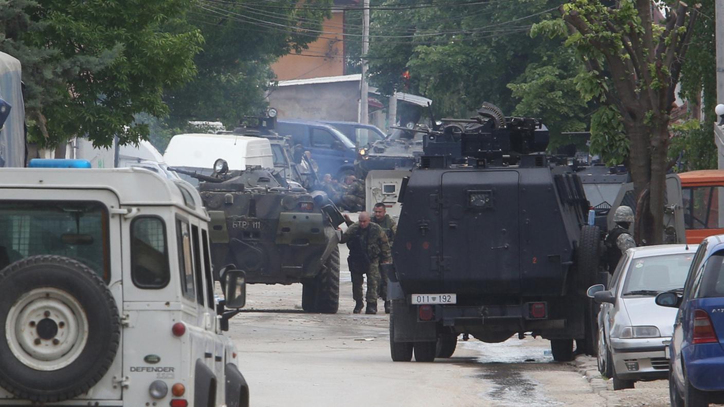 Truppe speciali macedoni in azione nella città di Kumanovo