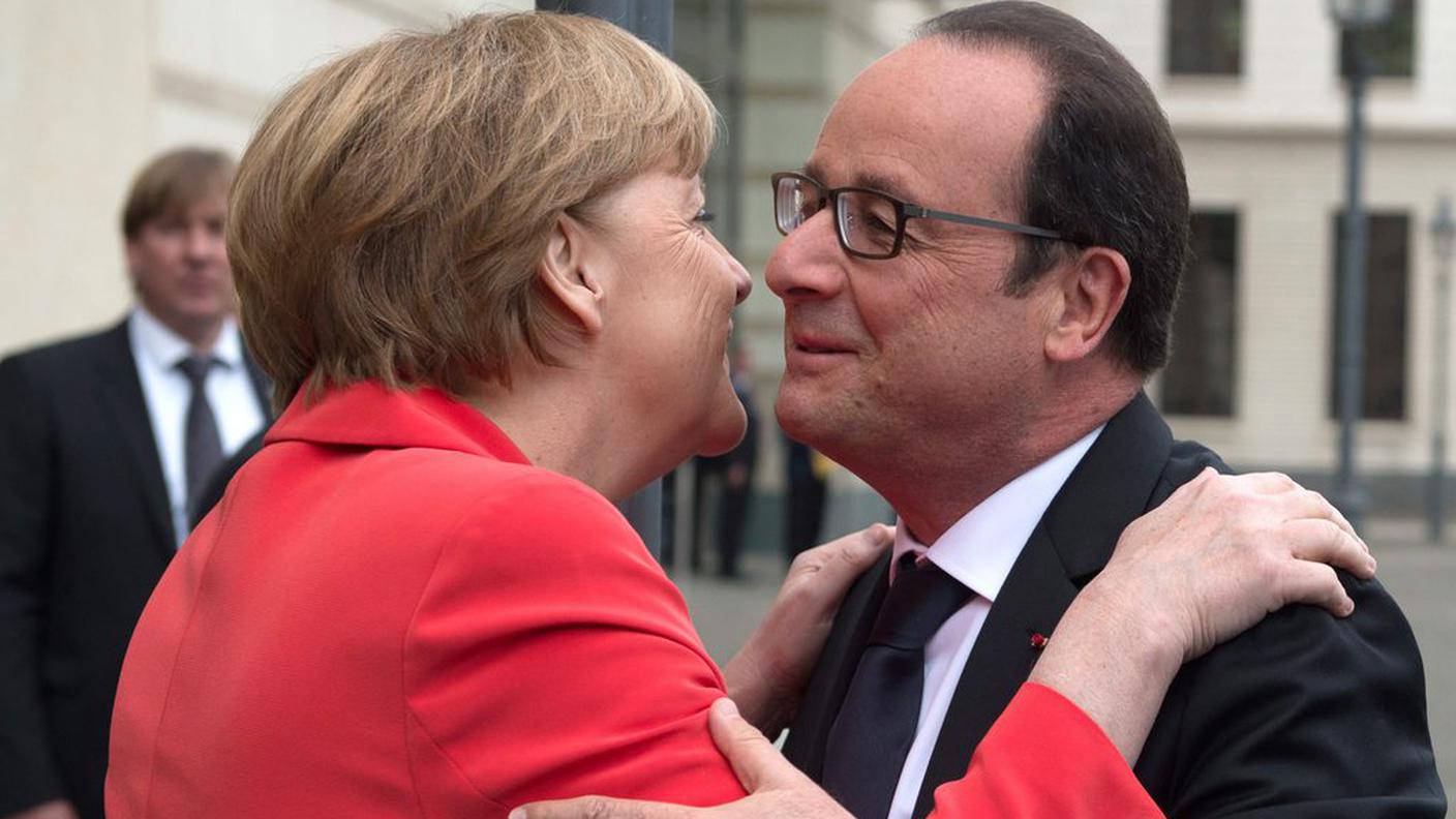 Angela Merkel accoglie il presidente francese 