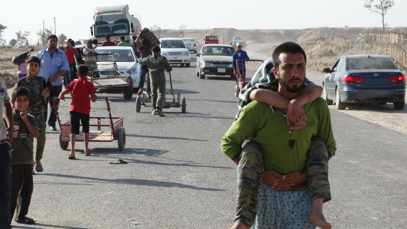 Migliaia di persone fuggono da Ramadi, caduta nelle mani dei jihadisti