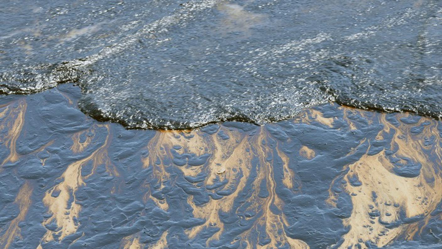 Il petrolio sta raggiungendo la costa