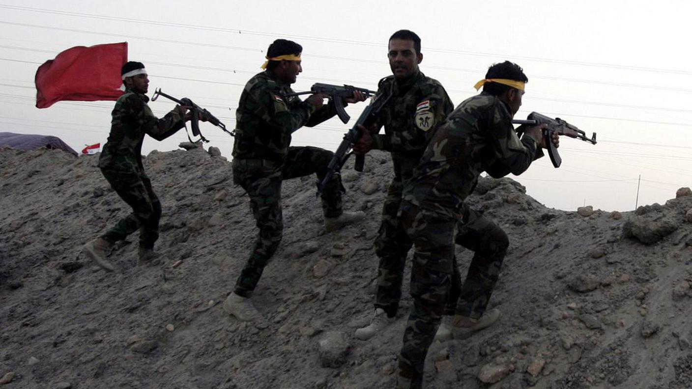 Miliziani sciiti combattono l'IS alle porte di Ramadi