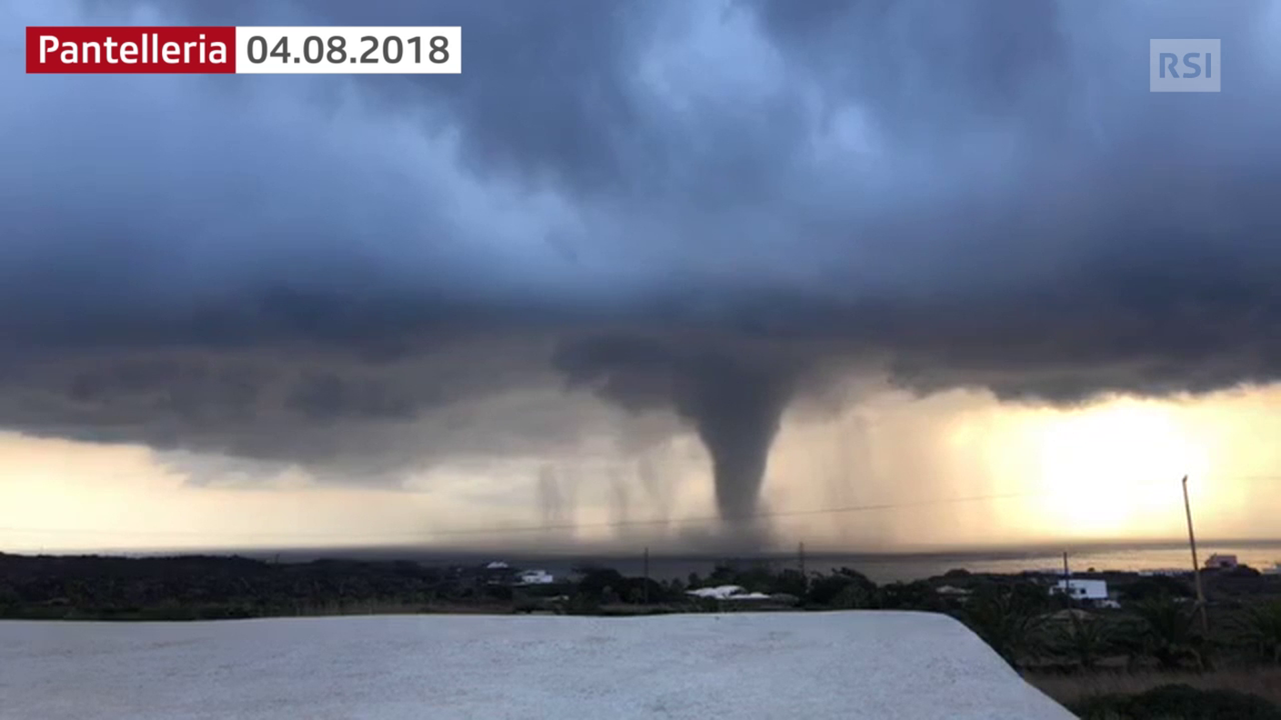 Imponente tromba d'aria a largo di Pantelleria
