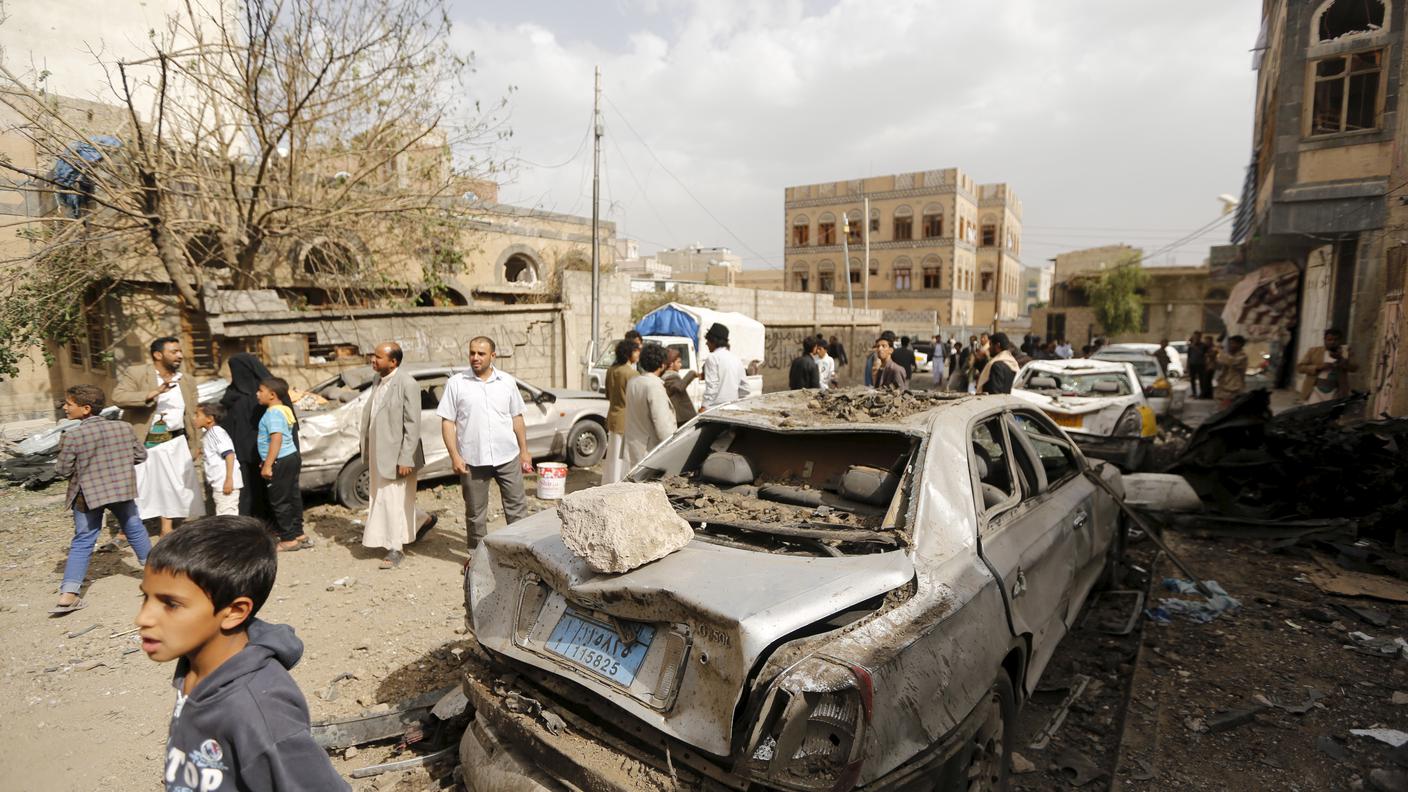 La zona di Sana'a nei pressi della base colpita dagli aerei mercoledì