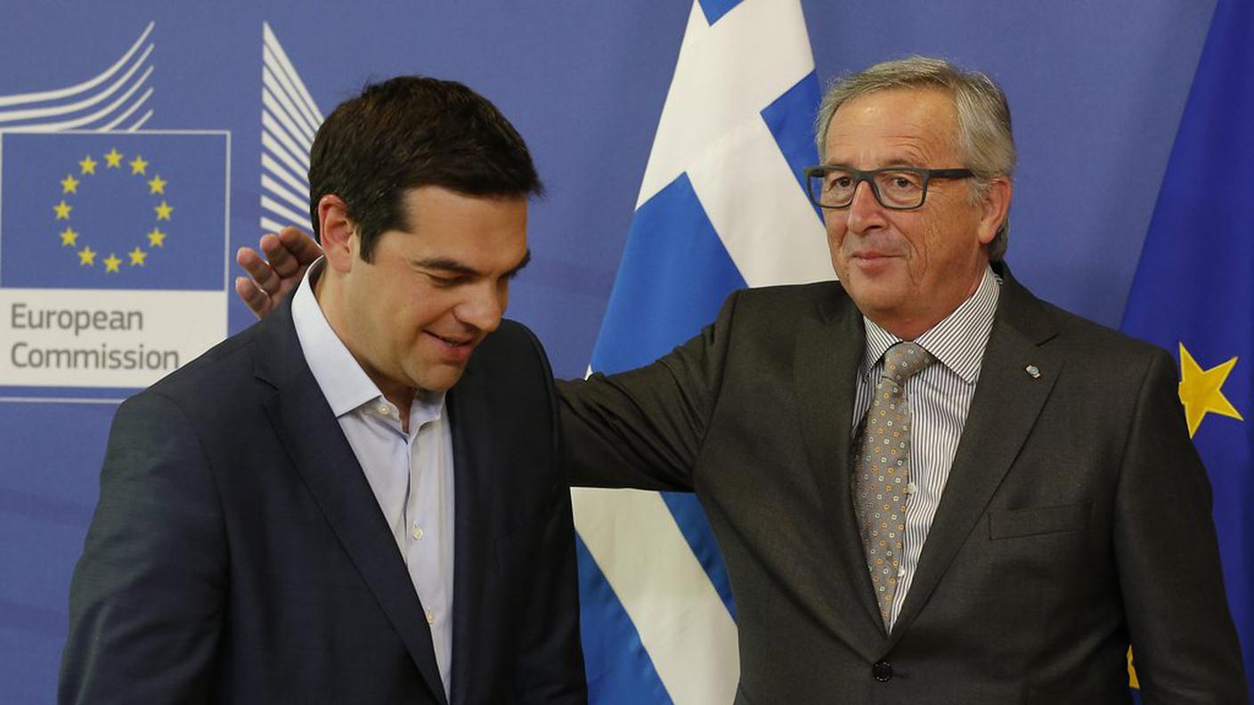 Alexis Tsipras (s) e Jean-Calude Juncker ieri a Bruxelles