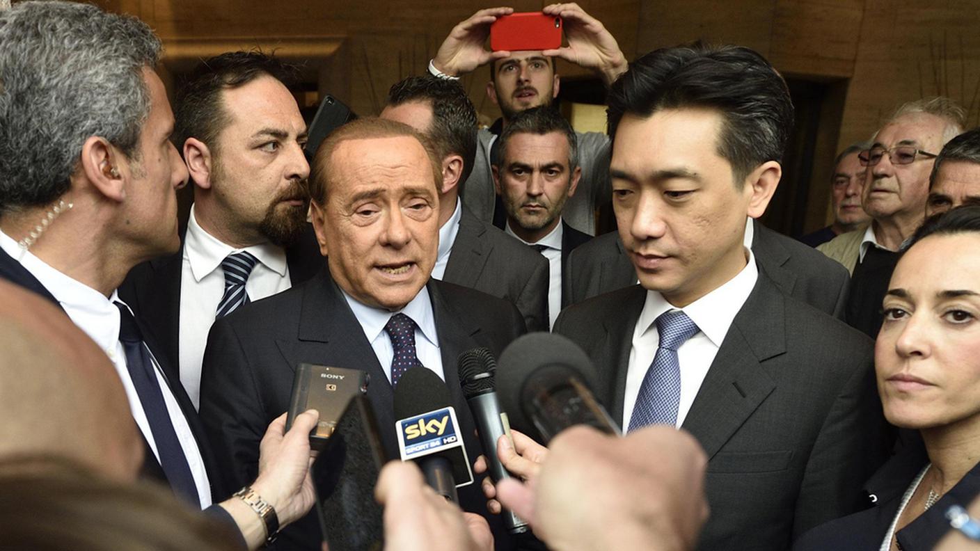 Silvio Berlusconi e il broker tailandese Bee Taechaubol 