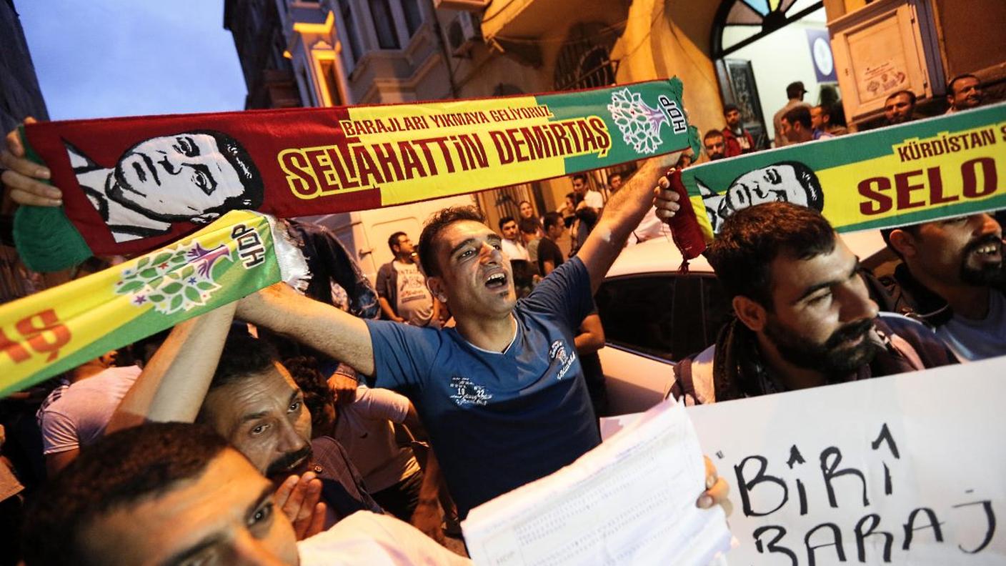 Supporter dell'HDP in fermento