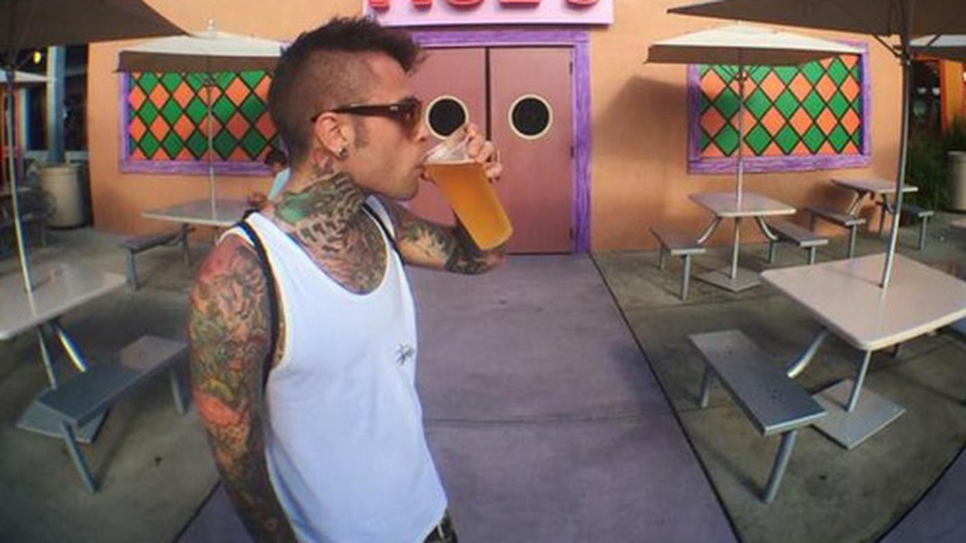 Fedez in una foto sul suo profilo Twitter