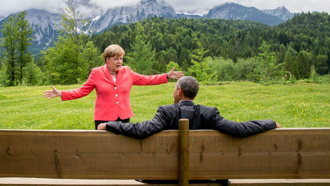 Il presidente USA con Angela Merkel al recente G7 in Germania