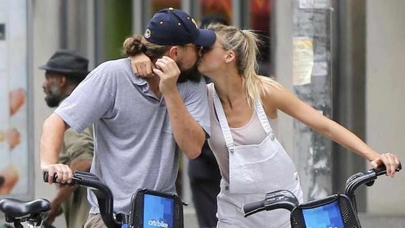 Una coppia al bacio